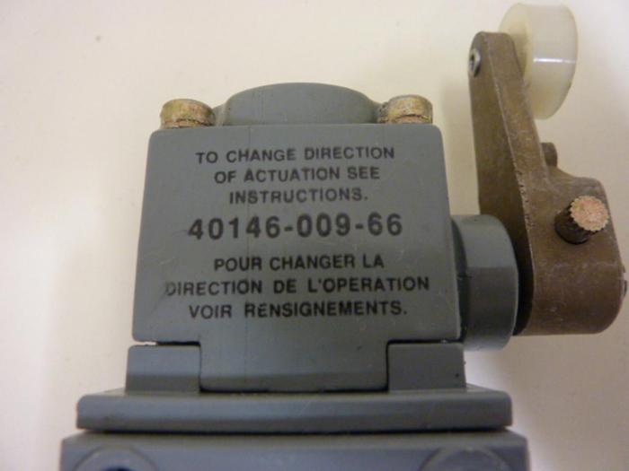 Used ALLEN BRADLEY Oiltight Limit Switch 802T-APV SER F USED #59630