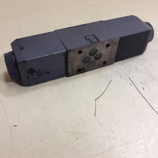 Used VICKERS Directional Valve DG4V-3-6C-M-U-HL7-60 Used