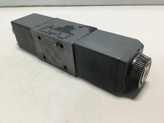 Used VICKERS Directional Valve DG4V-3-6C-M-U-HL7-60 Used