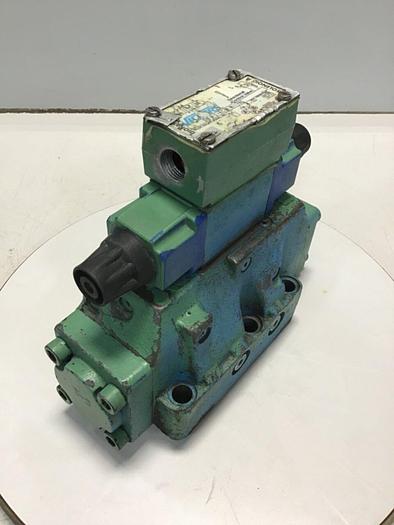 Used VICKERS Directional Control Valve DG4V-3-6C-M-W-B-40 USED