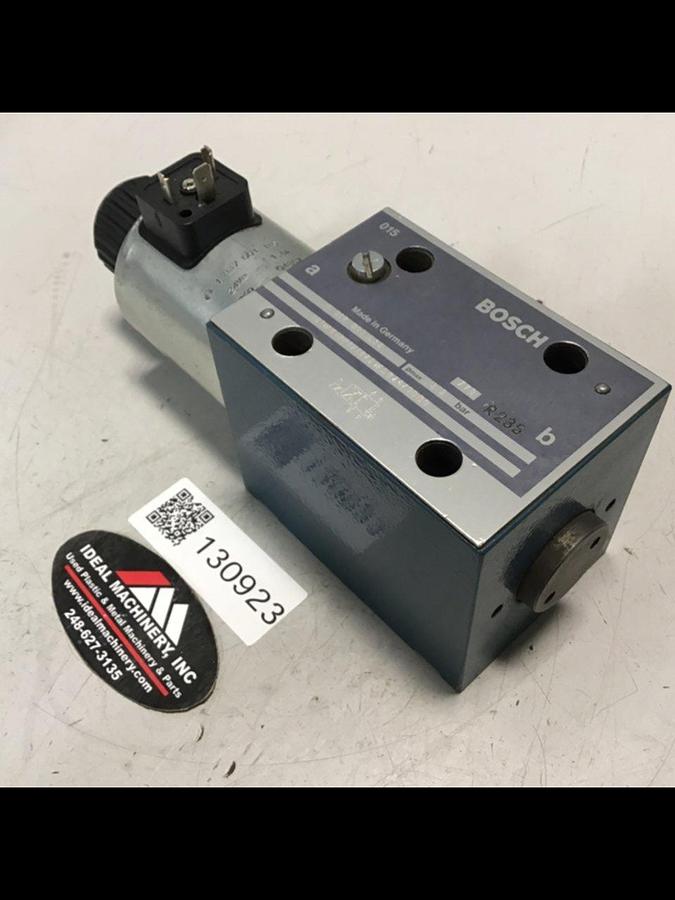 Used BOSCH Hydraulic Valve 0 810 001 830 Used