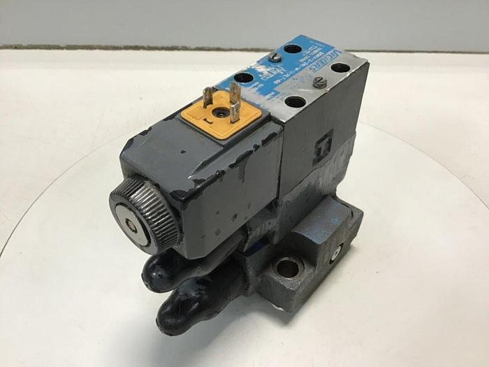 Used VICKERS Valves DG4V-3-2AL-M-U-HL7-60 Used