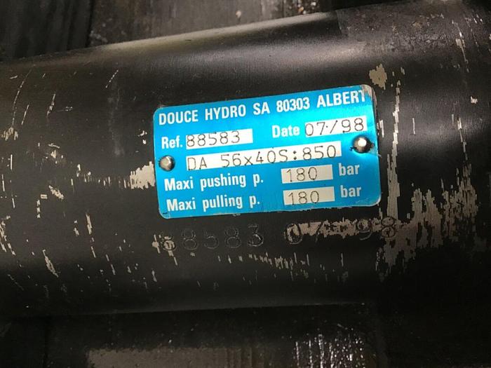 Used DOUCE HYDRO Traversing Cylinder DA 56X40S:850 Used