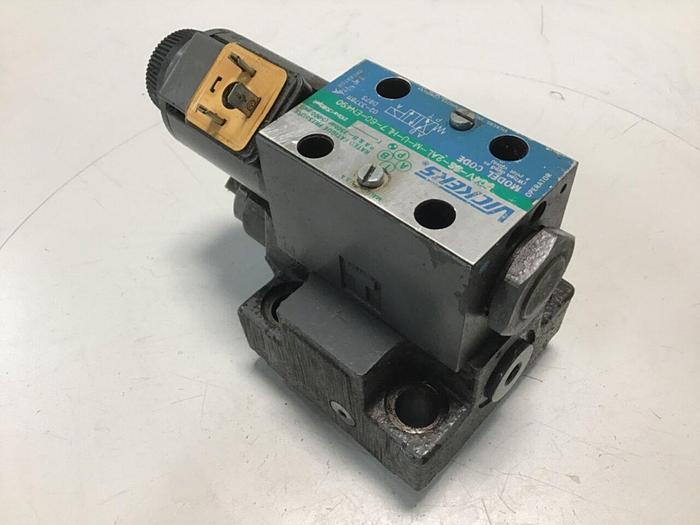 Used VICKERS Directional Control Valve DG4V-35-2AL-M-U-HL7-60-EN490 #115864