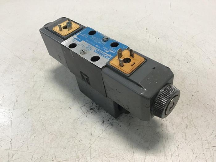 Used VICKERS Directional Valve DG4V-3-6C-M-U-HL7-60 Used