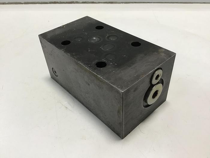 Used VICKERS Pressure Reducing Valve DGMX2-5-PB-FW-S-30 Used #145602