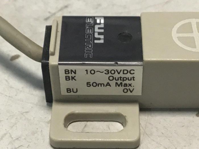 Used FUJI ELECTRIC Proximity Switch PE-B4D3 #128396