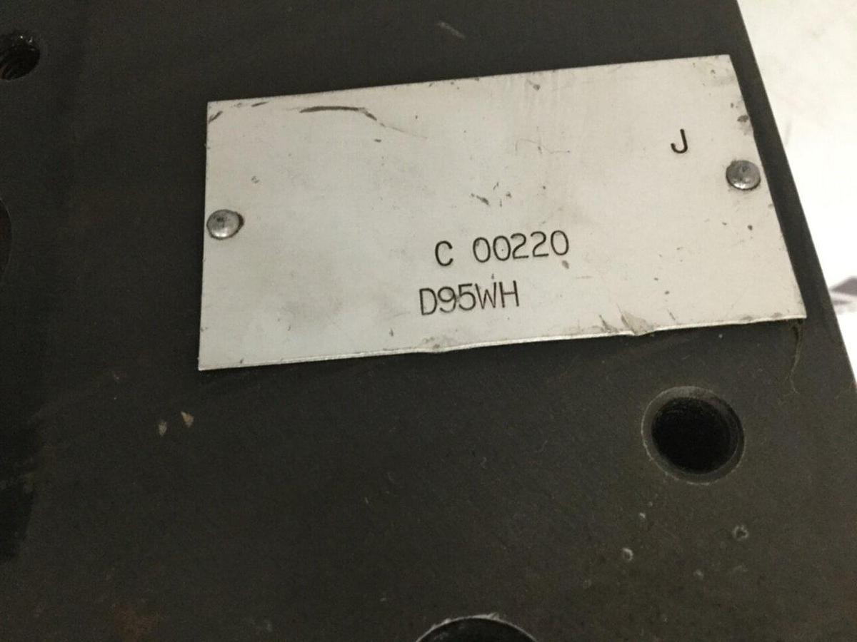 Used CINCINNATI MILACRON Manifold Block C00220 D95WH #117009