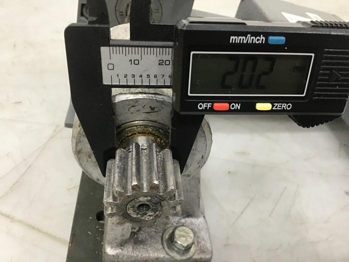 Used MITSUBISHI Gearmotor w/ Feed Throat Slide GM-JW Used