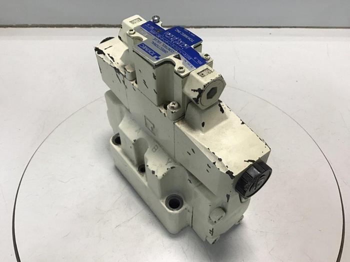 Used TOKIMEC Valve DG5V-7-31C-E-T-P7-H-80-JA94 Used