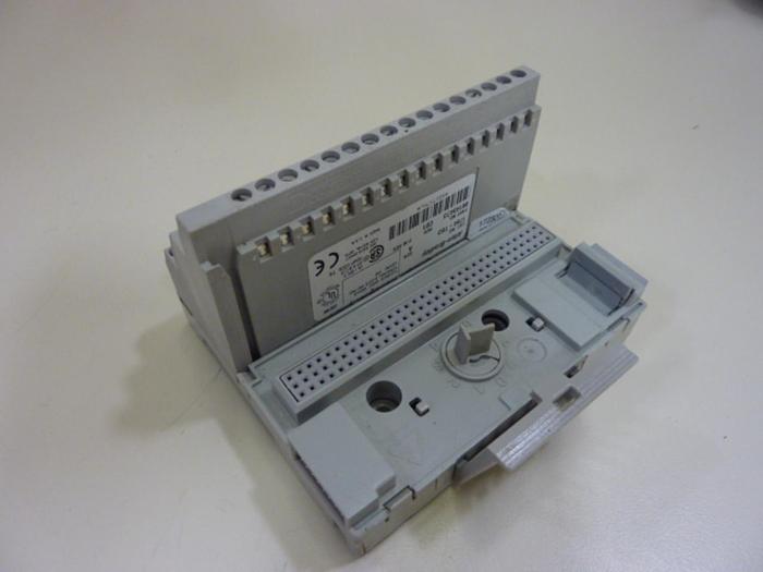 Used ALLEN BRADLEY Terminal Base 1794-TB3 SER A #65778