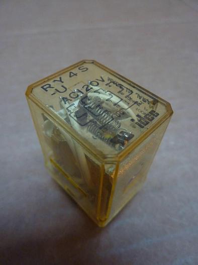 Used IDEC Relay RY4S-U #24565