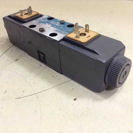 Used VICKERS Directional Valve DG4V-3-6C-M-U-HL7-60 Used