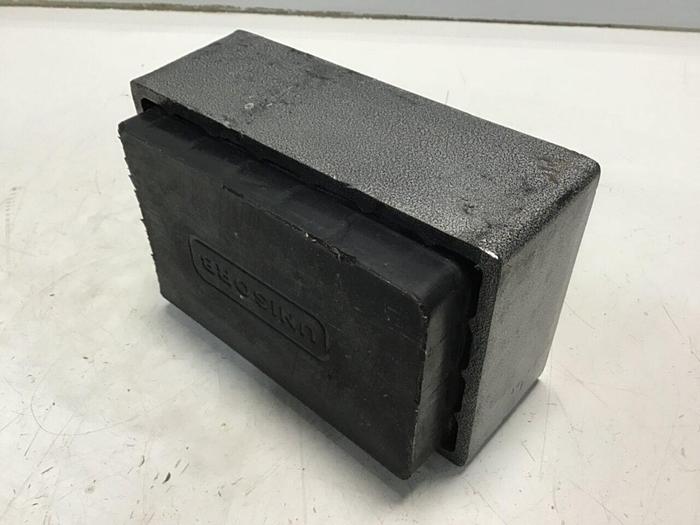 Used UNISORB Leveling Mount Pad 7 x 4 QUANTUM IM-61 #122703