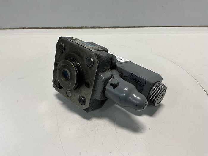 Used VICKERS DG4V-3-2AL-M-U-HL7-60