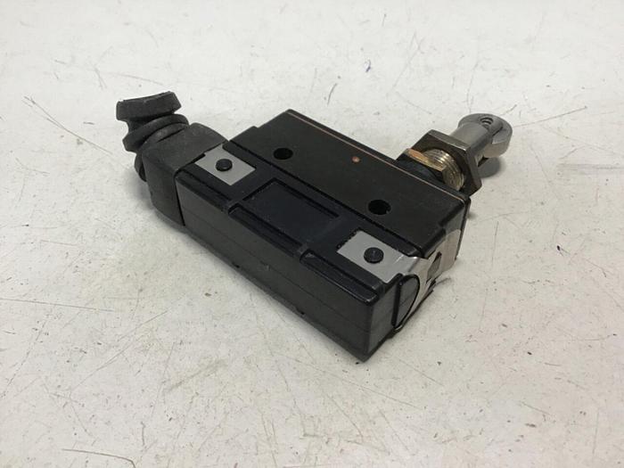 Used OMRON Limit Switch Z-15GQ22A55-B5V Used #121922