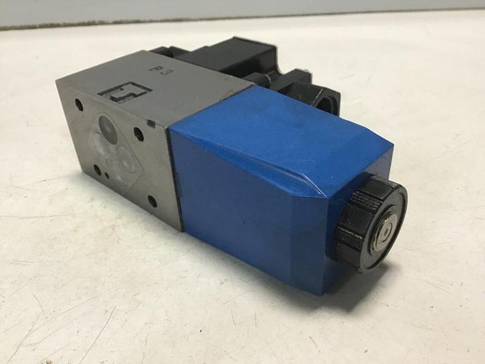 Used VICKERS Directional Control Valve DG4V-3-2A-M-P7-H-7-50 #142071