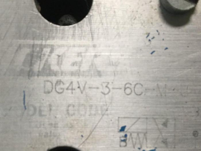 Used VICKERS Directional Valve DG4V-3-6C-M-U-HL7-60 Used
