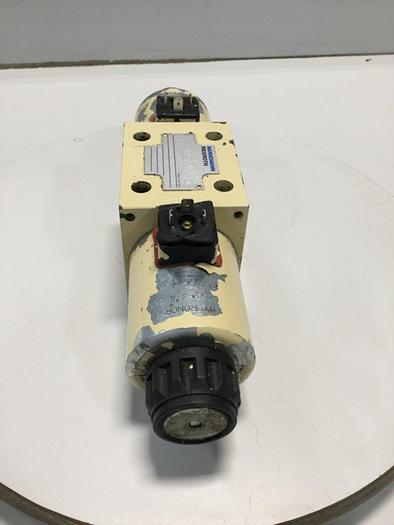 Used MANNESMANN REXROTH Hydraulic Valve 4WE10J32CG24N9K4 #114702