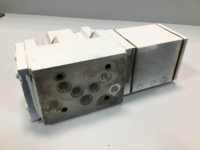 Used MOOG Servo Valve J661-172A Used