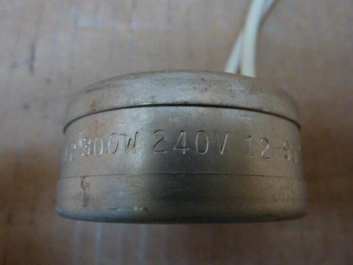 APPLIED INSTRUMENTS 300 Watt Heater Band A-20B104-2 Used