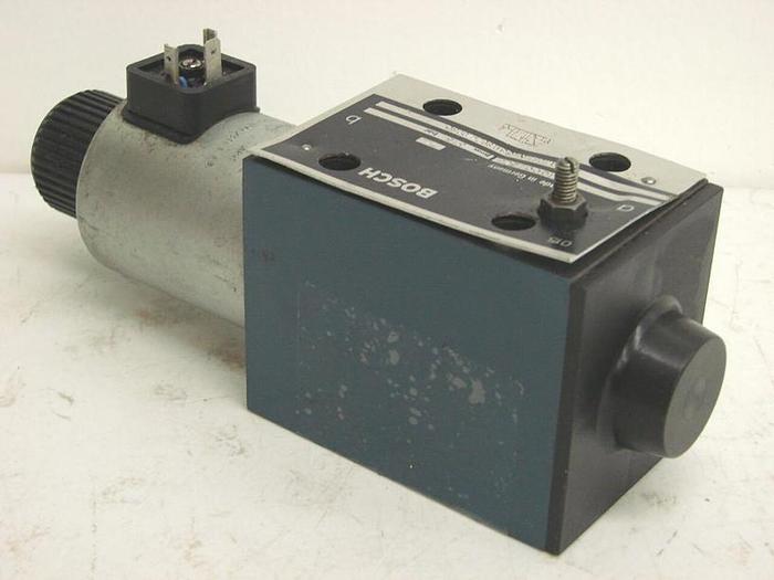 Used BOSCH Hydraulic Valve 0 810 001 540 Used