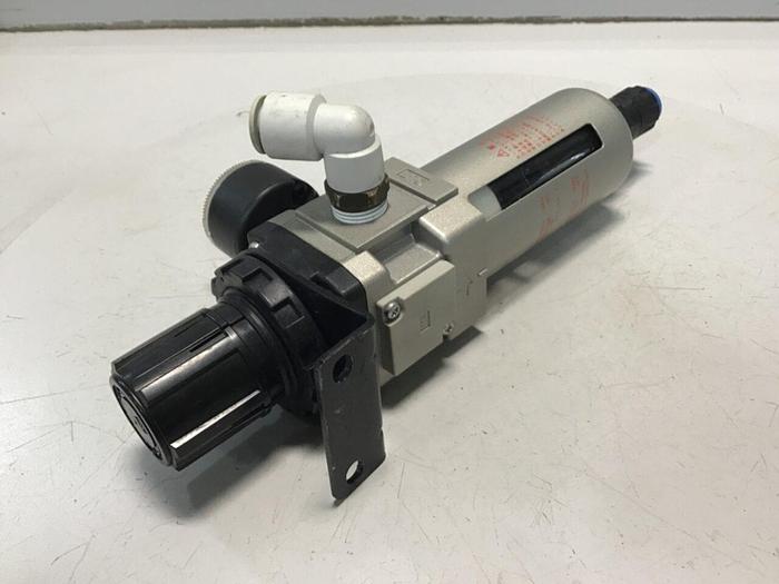 Used SMC Filter Regulator AW30-03BDG-R #132521