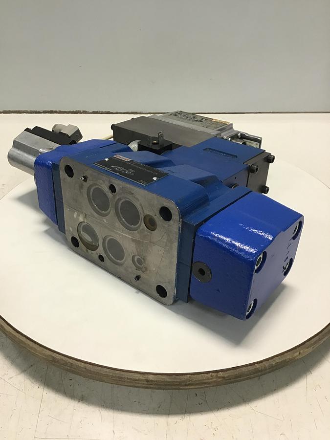 Used BOSCH 4-Way Solenoid Directional Servo Valve 0 811 404 601 USED