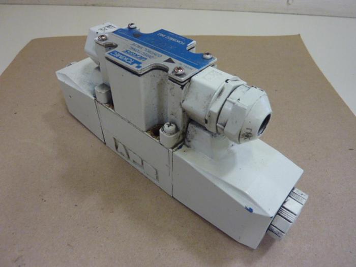 Used VICKERS Tokimec Directional Control Valve DG4V32CMP7H750 Used