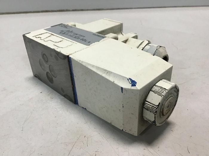 Used VICKERS Valve DG4V-3-2AL-M-P7-H-7-P10-50 #134410