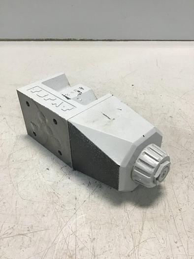 Used VICKERS Directional Control Valve DG4V-5-2A-M-U7L-H-7-40 USED