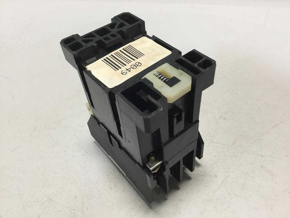 Used ALLEN BRADLEY Contactor 100-A09ND3 SER B Used