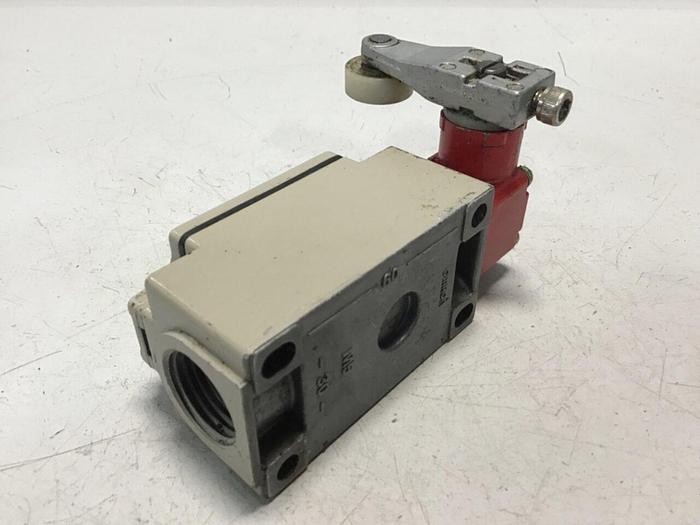 Used OMRON Limit Switch D4B-2111 #122002
