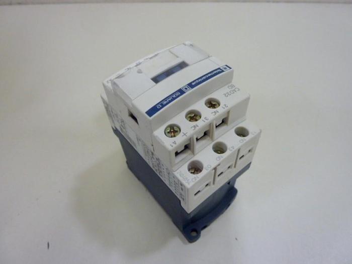 Used TELEMECANIQUE Relay CAD32BD #66597