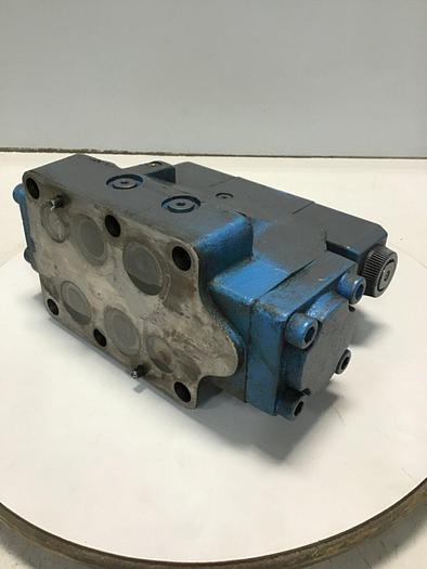 Used VICKERS Solenoid Directional Valve DG4V-3-6C-M-U-HL7-60-B13 USED