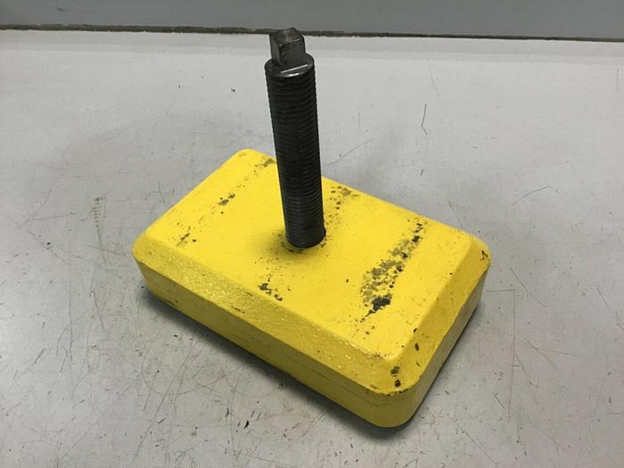 Used UNISORB Leveling Mount 7 1/4 X 5 M/M #122899