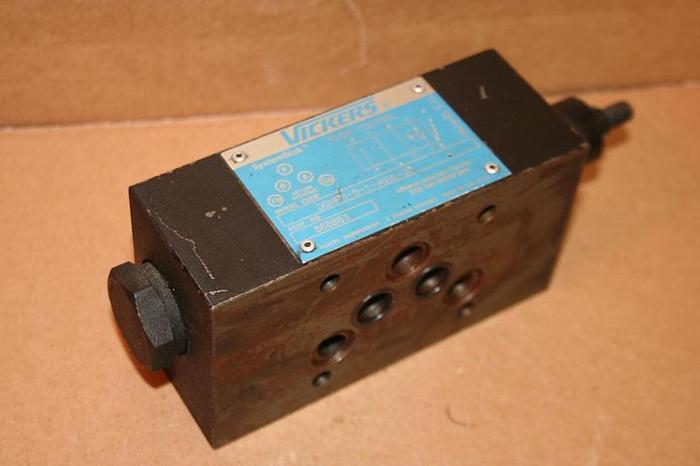Used VICKERS Flow Control Valve DGMFN-5-Y-A2W-30 #13279