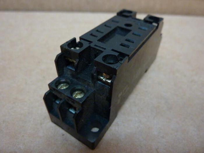 Used OMRON Relay Socket PYF08A-E #27576