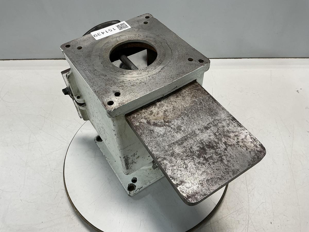 Used METAL FABRICATOR NO MODEL NUMBER / NO TAG