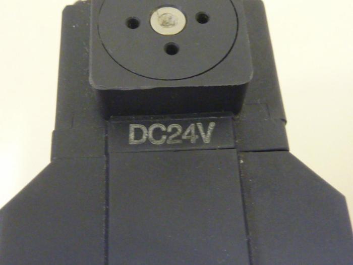 Used SMC Solenoid Valve VS7-8-FPG-D-3Z #64076