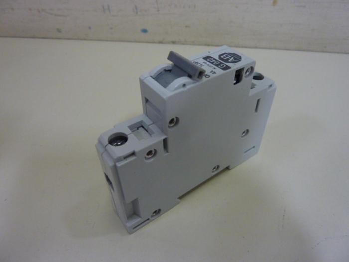 Used ALLEN BRADLEY 4 Amp Circuit Breaker 1492-CB1/G040 SER C #64486