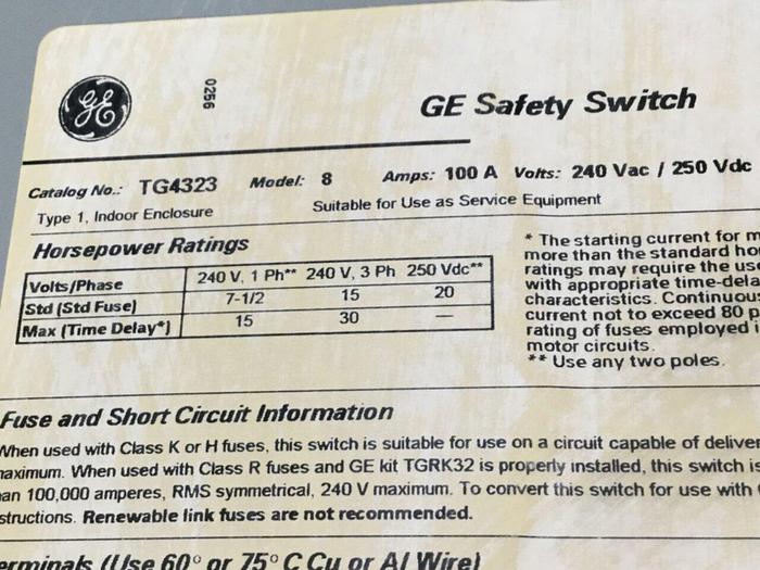 Used GENERAL ELECTRIC / GE 100 Amp Safety Disconnect Switch TG4323 #110765