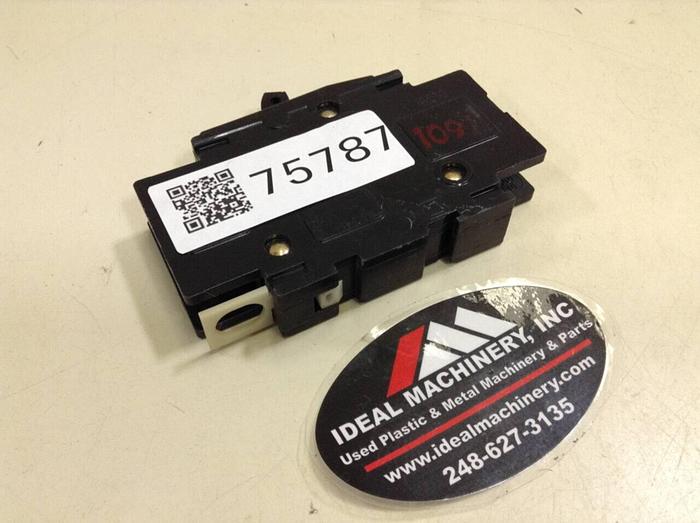 Used SQUARE D 20 Amp Circuit Breaker QUO120 #75787