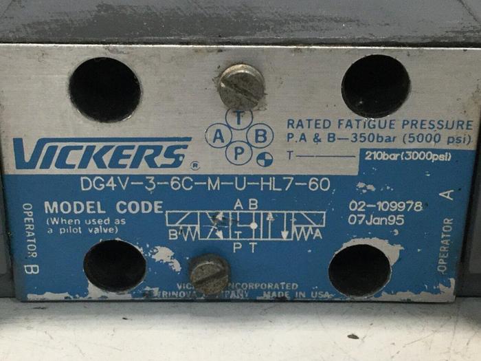 Used VICKERS Directional Valve DG4V-3-6C-M-U-HL7-60 Used