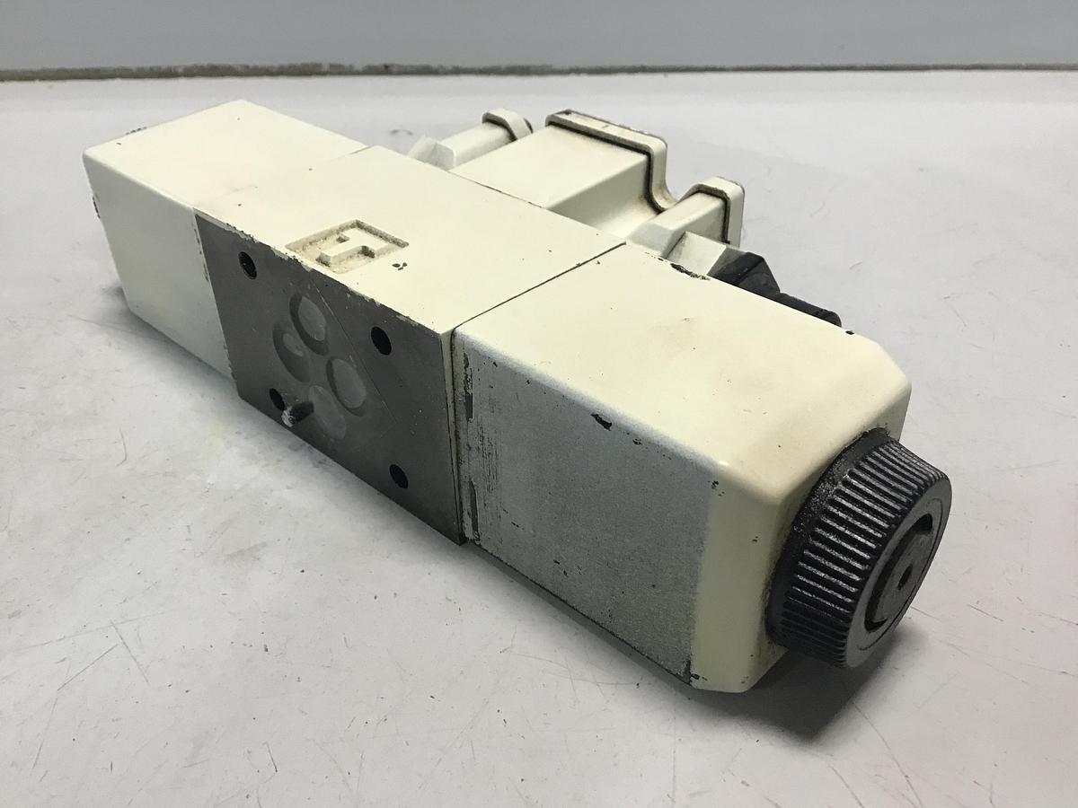 Used VICKERS VALVE DG4V-3S-6C-M-FW-D7-H5-60 USED #132201