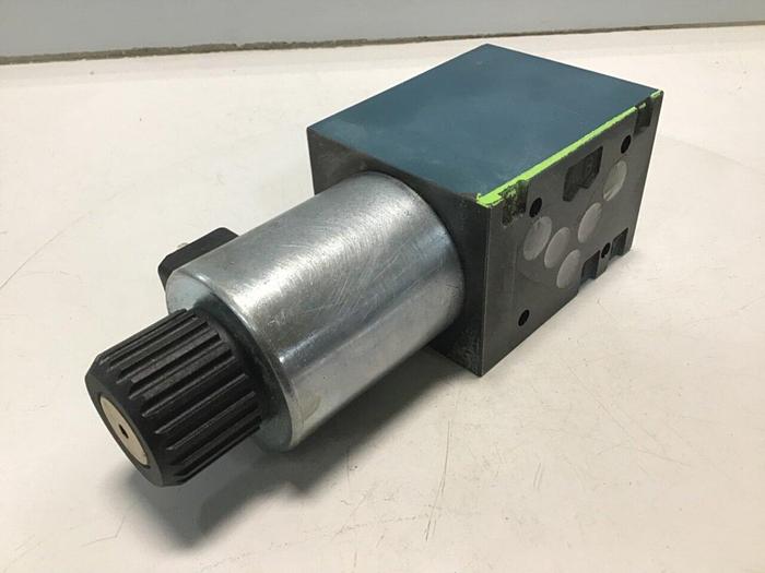 Used BOSCH Hydraulic Valve 0 810 001 825 Used