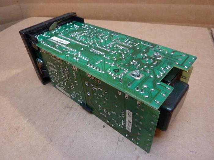 Used BARBER COLMAN Temperature Controller 585C-00056-000-6-05 #33821