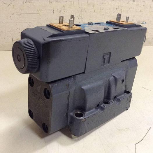 Used VICKERS Valve DG4V-3-6C-M-U-HL7-60-B13 Used