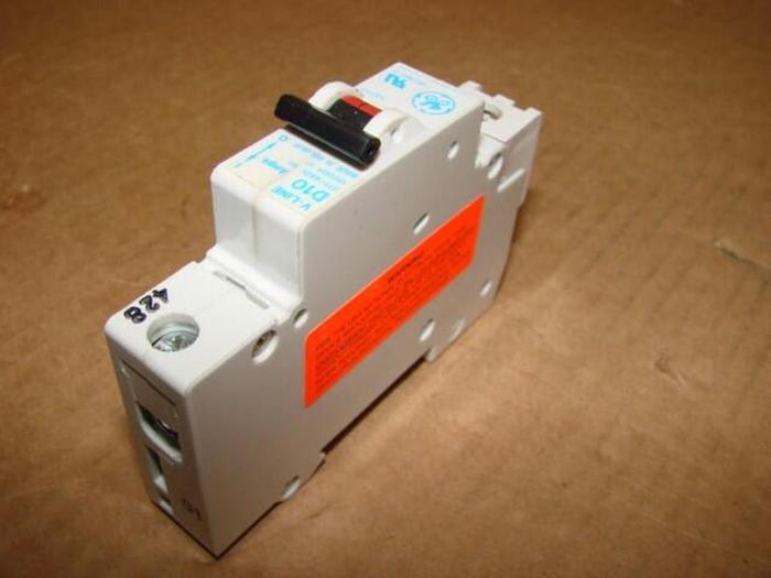 Used GENERAL ELECTRIC / GE 10 Amp Circuit Breaker V37110 #21278