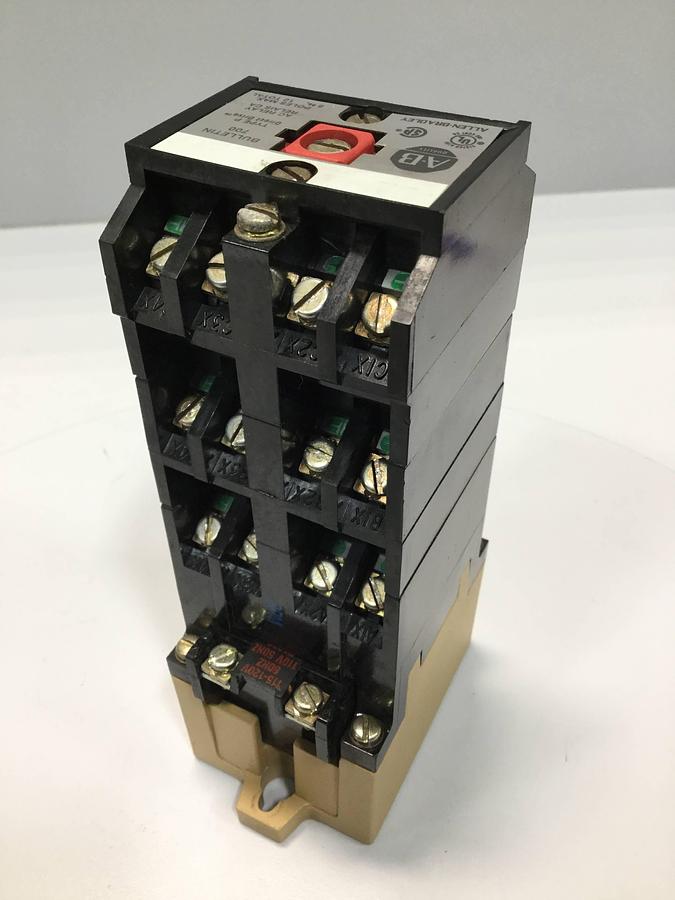 Used ALLEN BRADLEY AC Relay 700-P1200A1 SER B Used